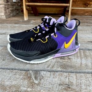 Nike Lebron Witness 7 basketball shoes